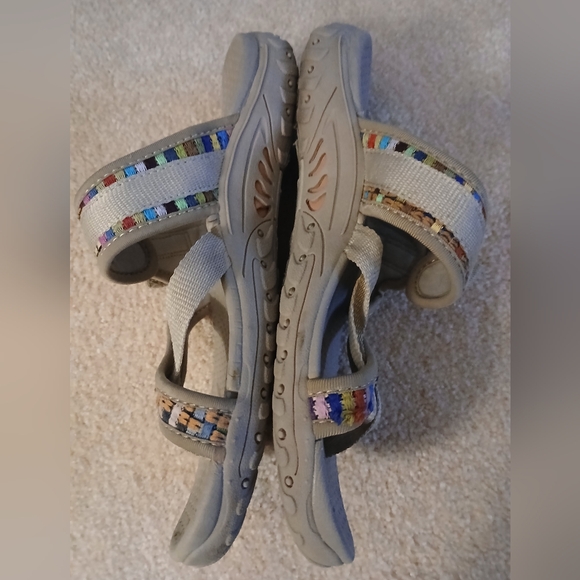 Skechers Women's Reggae Mad Swag Dark Beige Sandals - Size 8. FL - Picture 2 of 8